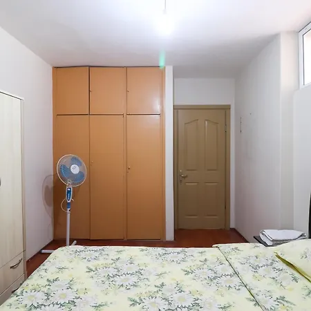 200mbs Internet..work Online And Enjoy . Apartment *